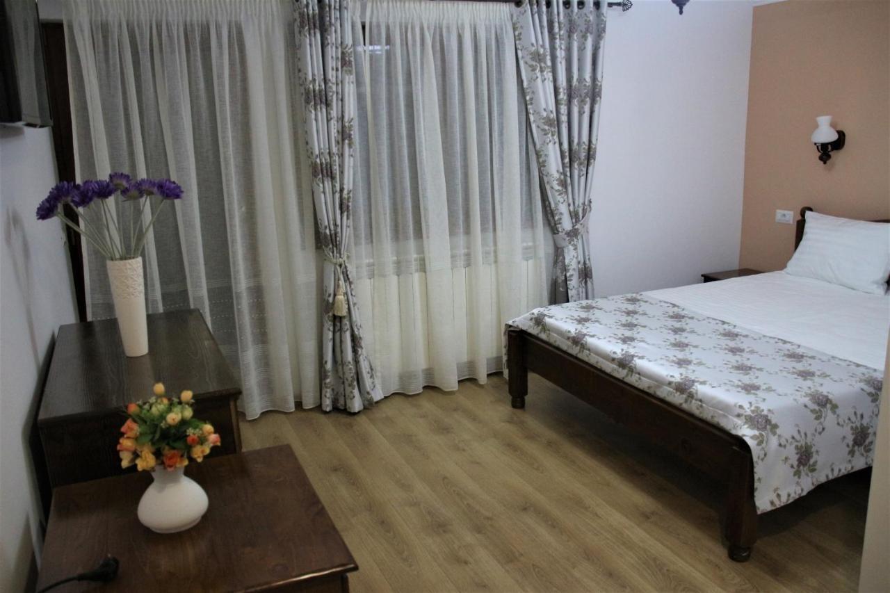 Casa Sofia Apartment Baltatesti ภายนอก รูปภาพ